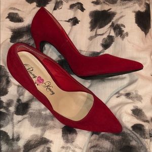 Penny loves Kenny red pumps